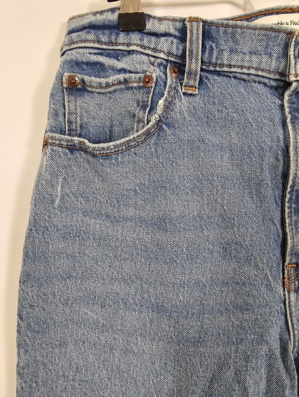 Abercrombie and Fitch The 90's Straight Ultra High Rise Jeans in Medium Wash - Picture 3 of 8